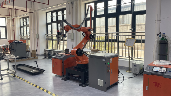 Automatic Raycus Max IPG Fiber Laser Welding Machine 1500W 3000W 6Kw Custom 6 Axis Robot