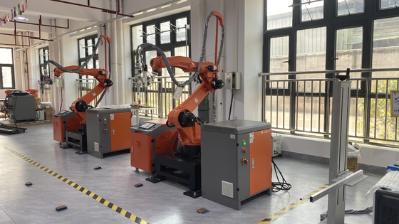 Automatic Raycus Max IPG Fiber Laser Welding Machine 1500W 3000W 6Kw Custom 6 Axis Robot