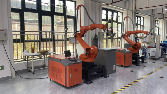 Automatic Raycus Max IPG Fiber Laser Welding Machine 1500W 3000W 6Kw Custom 6 Axis Robot