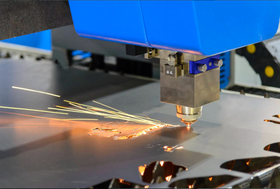 Металлическая CNC лазерная режущая машина 3кВт Фабричная цена Сертификация CE
