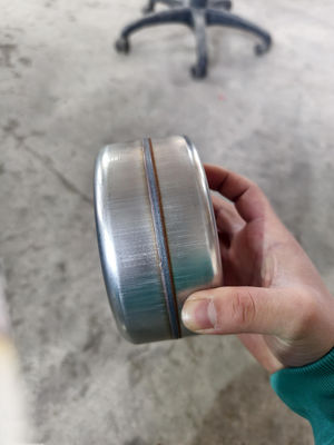 2000 Вт Кетл Автоматическая лазерная сварочная машина из волокна для армейской бутылки для воды