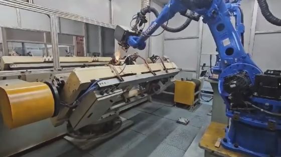 Large Enclosure Robotic Laser Welding Machine Workstation, 6000W for Shipbuilding